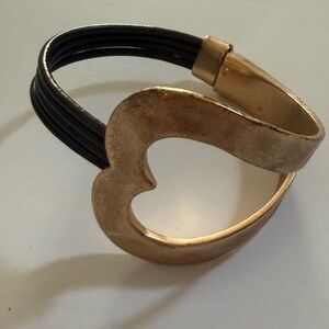 Artisan Rose Gold Hammered Open Heart Leather Strap Bracelet Magnetic Clasp OS